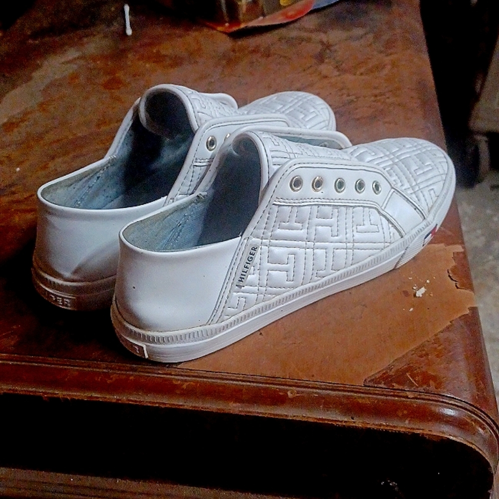 Tommy hilfiger size 8m shoes